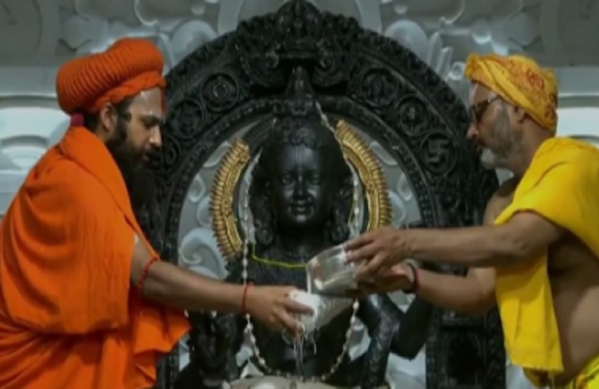 Ram Navami 2024: राममयी हुई अयोध्या, जय श्री राम के जयकारो से गूंजा आसामान, रामनवमी के मौके पर उमड़ी भक्तों की भीड़