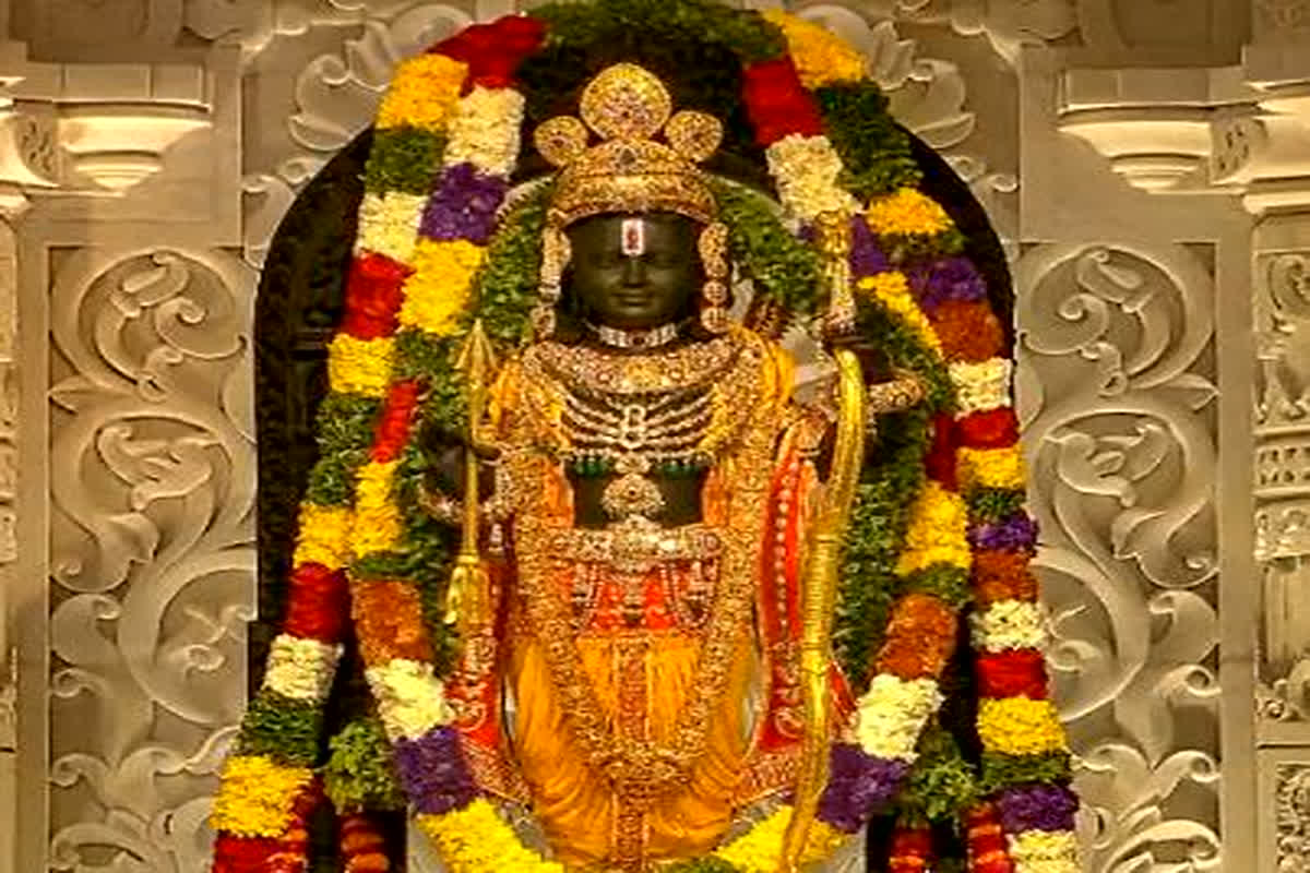 Ram Navami in Ayodhya : अयोध्या में धूमधान से मनाई जाएगी रामनवमी! कौशल्या नंदन धारण करेंगे सोने-चांदी से बने वस्त्र, जानें इनकी खासियत
