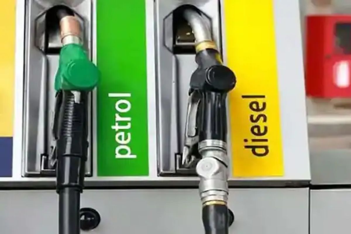 Petrol Diesel Price Latest Update 10 October: 3 रुपए सस्ता हुआ पेट्रोल, डीजल की कीमतों में भी बड़ी राहत, जानिए अब एक लीटर के लिए कितना देना होगा