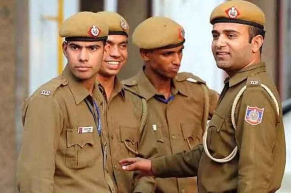 UP Police Constable Re Exam: अगले महीने फिर होने जा रही UP पुलिस की भर्ती परीक्षा, रोडवेज की बसों में कर सकेंगे मुफ्त यात्रा, पढ़े पूरी तैयारी