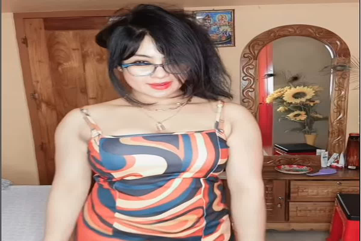 Indian Bhabhi Sexy Video : Indian Bhabhi ने फिर शेयर किया हद से ज्यादा सेक्सी वीडियो, बोल्डनेस देख छूटे फैंस के पसीने