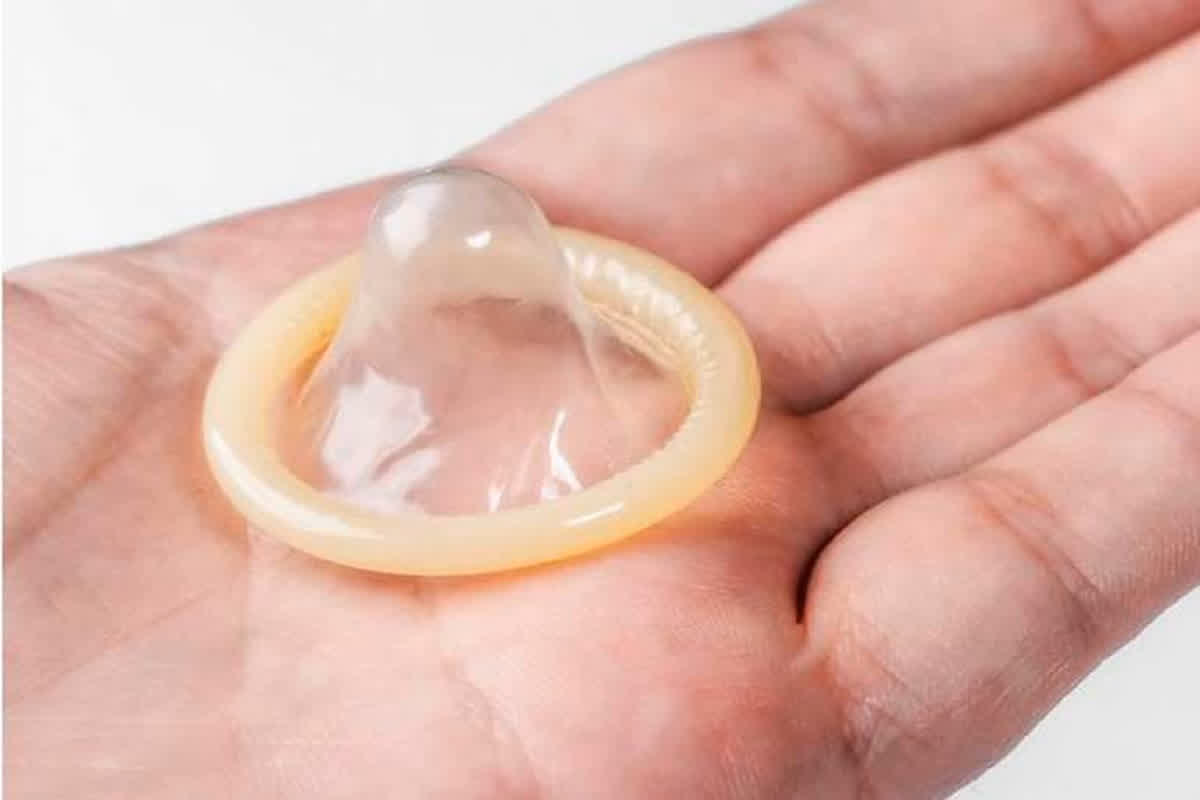 Men and Women Condoms Difference : आखिर क्या है महिलाओं और पुरुषों के कंडोम में फर्क? जानें कौन-सा होता है सबसे सुरक्षित