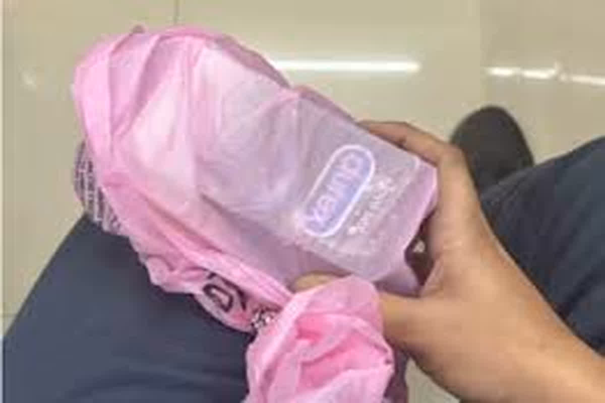 Ordered condoms from Swiggy: युवक ने ऑफिस में मंगवाया कंडोम, फिर हुआ कुछ ऐसा कि देखकर होना पड़ा शर्मसार, कहा-‘मुझे बर्बाद कर दिया’