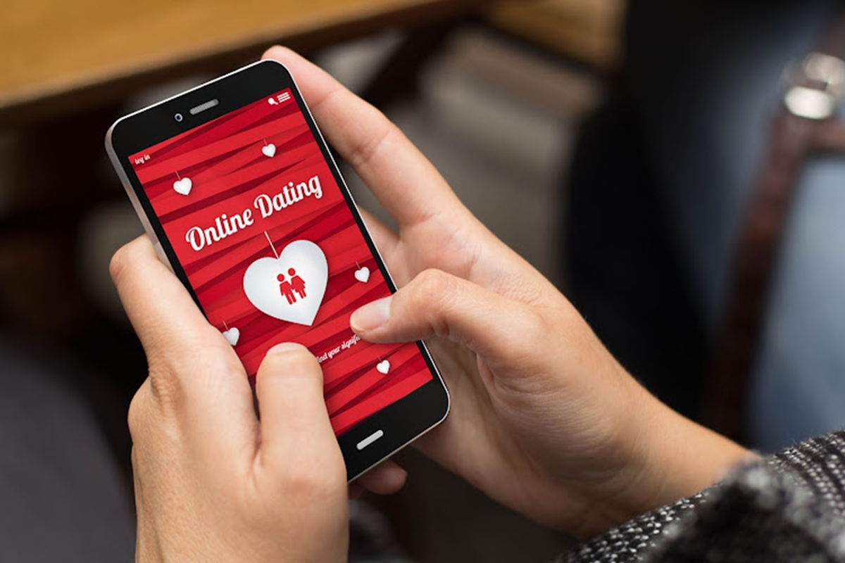 Dating App Crimes: डेटिंग ऐप पर महिला से दोस्ती, होटल में बुलाकर किया रेप, फिर निजी वीडियो लीक करने की धमकी देकर करता रहा ये काम