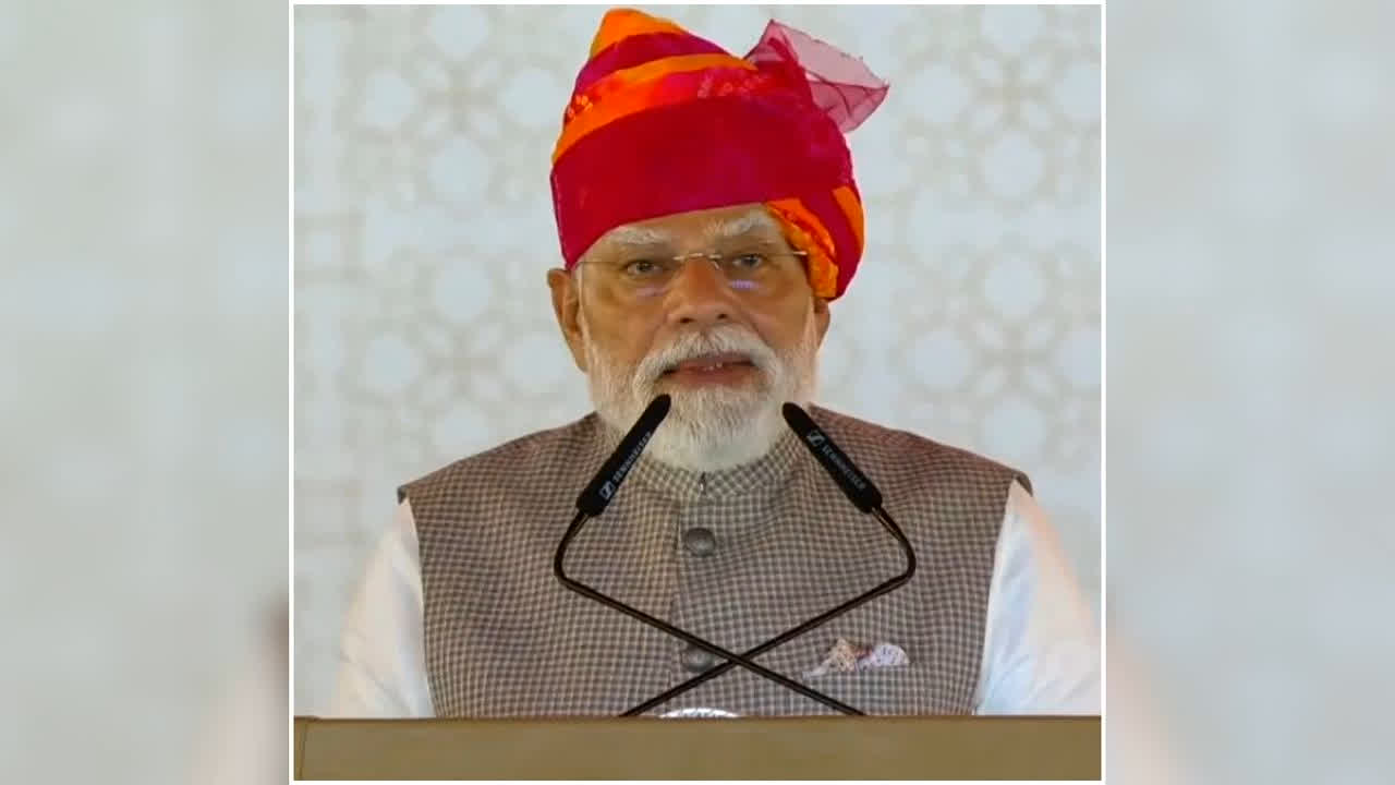 PM Modi on Oil Crisis: बड़े-बड़े देश ईंधन संकट में फंसे, लेकिन भारत कैसे बचा? पीएम मोदी ने बताई पूरी रणनीति