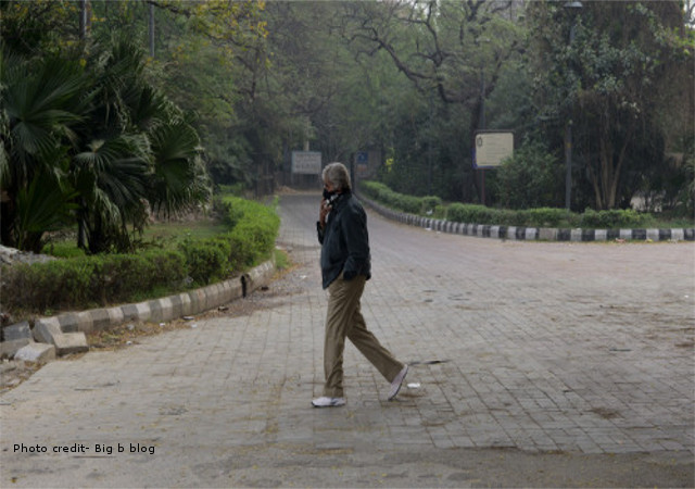 दिल्ली की सड़कों पर घूमे अमिताभ बच्चन और कोई पहचान नहीं पाया