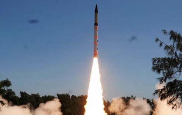 सतह से हवा में मार करने वाली बैलेस्टिक मिसाइल का सफल परीक्षण