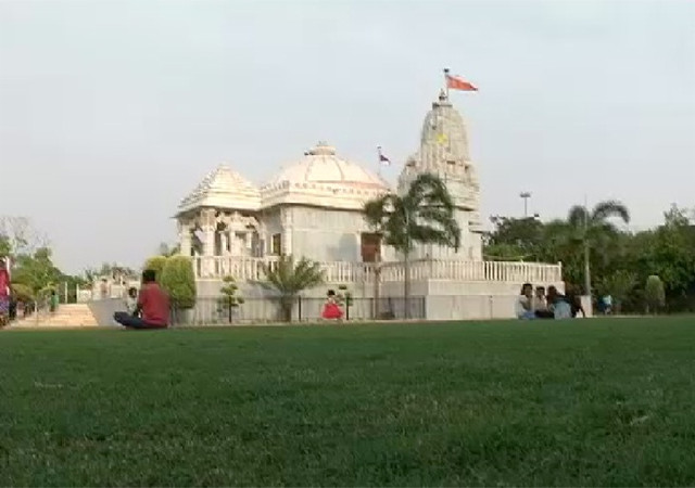 महादेव घाट स्थित हनुमान मंदिर तोड़ने को लेकर जनविरोध, लोगों में दिखी नाराजगी