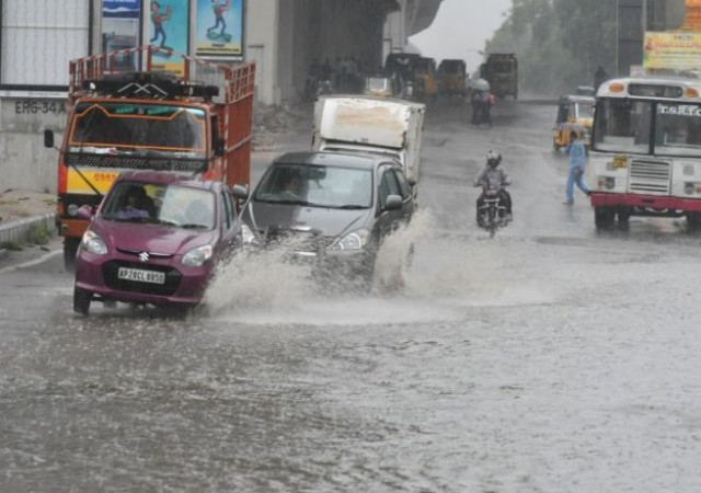हैदराबाद में भारी बारिश, NDRF और सेना की तैनाती