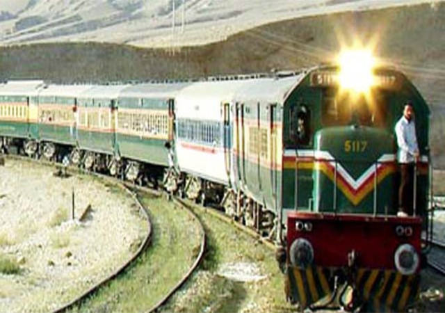 पाकिस्तानः ट्रेन में ब्लास्ट, 6 लोगों की मौत