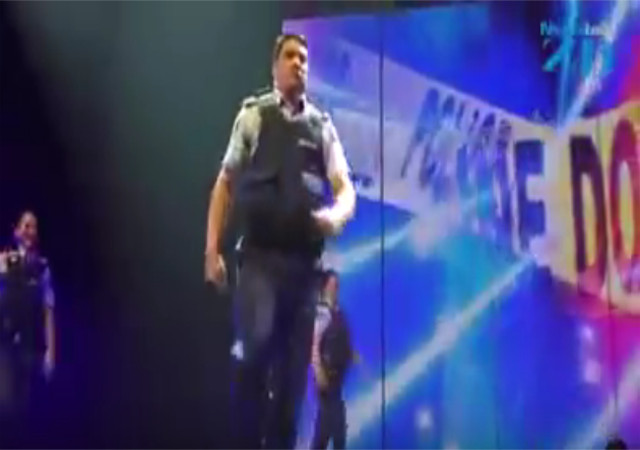 Watch: ‘दबंग’ बनकर न्यूजीलैंड पुलिस ने सलमान के गानों पर ऐसे लगाए ठुमके