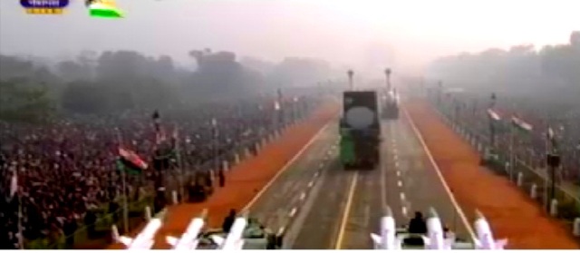 दिल्ली: देश में गणतंत्र का जश्न, राजपथ पर शौर्य का प्रदर्शन