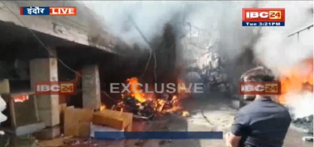 इंदौर : रानीपुरा इलाके में लगी भीषण आग, 5 लोग बुरी तरह झुलसे