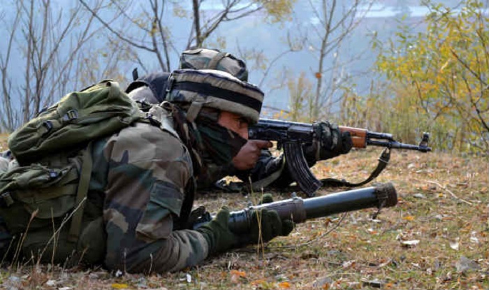 जम्मू-कश्मीर: नौगाव में आर्मी ने 4 आतंकियों को किया ढेर, 3 जवान शहीद