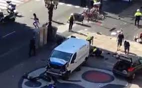 स्‍पेन के शहर बार्सिलोना में एक वैन ने कई लोगों को कुचल