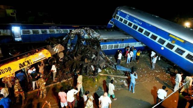 मुजफ्फरनगर रेल हादसा: रेलवे के 4 अधिकारी निलंबित, 4 को छुट्टी में भेजा गया