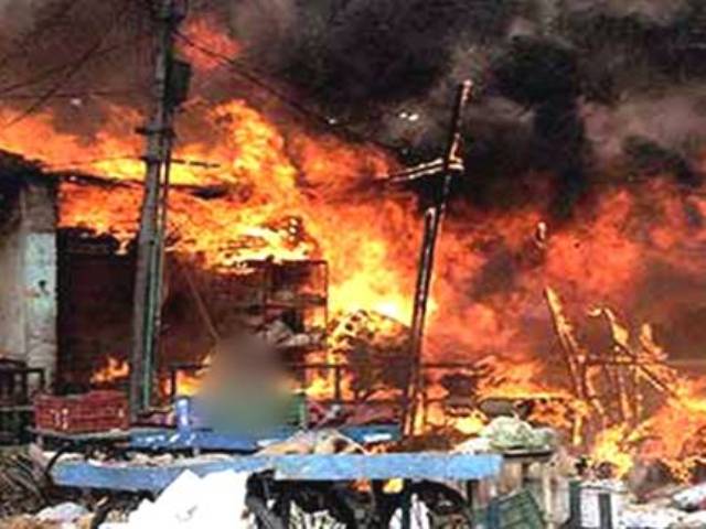 रायगढ़:संजय मार्केट में आग से 100 दुकानें जलकर खाक,करोड़ों का नुकसान