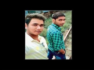 रेलवे ट्रैक पर ऐंटी सुसाइड मुहिम शूट कर रहे दो छात्रों की मौत