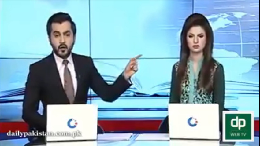 जब आपस में भिड़ गए पाकिस्तानी न्यूज एंकर्स, एक ने कहा जाहिल, दूसरे ने ऐसे दिया जवाब, देखें वीडियो