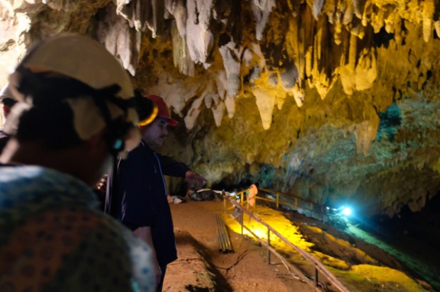 थाईलैंड गुफा में फंसे बच्चों को निकालने की कोशिश के दौरान नेवी सील की मौत