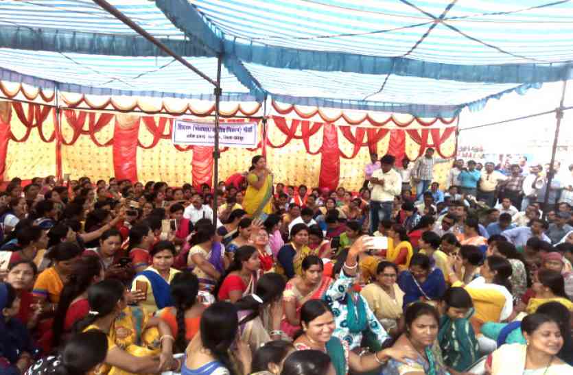 हड़ताल...हड़ताल...और हड़ताल, छत्तीसगढ़ में 54 विभागों के पौने दो लाख  कर्मचारी दो माह से हड़ताल पर | Strike In Chhattisgarh: