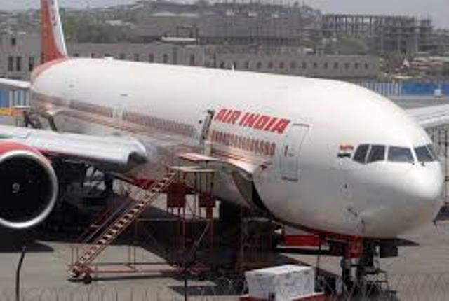 विमान के इंजन में फंसकर एयर इंडिया कर्मी की दर्दनाक मौत