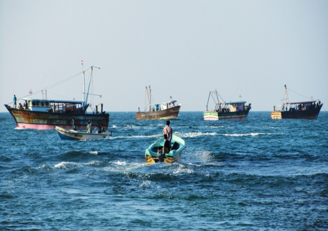 श्रीलंका की नौसेना ने 9 भारतीय मछूआरों को पकड़ा