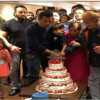 54 साल के हुए बॉलीवुड के दबंग, करीबी के साथ देर रात केक काटकर किया बर्थडे सेलिब्रेट