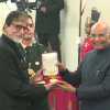 अमिताभ बच्चन को दिया गया दादा साहब फाल्के पुरस्कार, राष्ट्रपति के सामने बिग बी ने पूछा करोड़ों का सवाल !