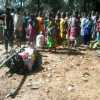 विकास कार्य रोकने से नाराज ग्रामीणों का माओवादियों पर हमला, एक नक्सली को उतारा मौत के घाट एक को किया पुलिस के हवाले