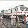 रेलवे क्रासिंग पार कर रही कार को ट्रेन ने रौंदा, कार सवार दंपत्ति की मौत
