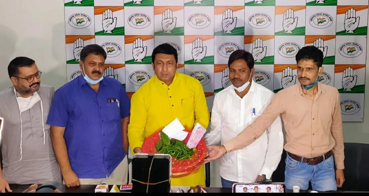 BJP विधायक अजय चंद्राकर के लिये कांग्रेस नेता ने भेजा करेला, खेक्सी, हरी मिर्च, मास्क और साबुन! तीज त्यौहारों के अपमान का आरोप