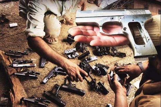 इस शहर में अवैध हथियार बनाने की फैक्टरी का भंडाफोड़, 24 पिस्तौल समेत बड़ी संख्या में कारतूस बरामद
