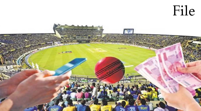 रायपुर में क्रिकेट सट्टा लिखते युवक गिरफ्तार, सट्टा पट्टी सहित 15 हजार नगद बरामद
