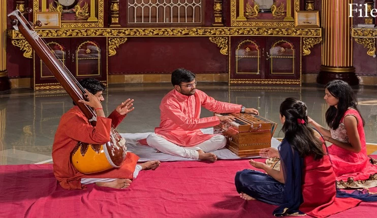 लता मंगेशकर के जन्म दिवस पर महाराष्ट्र सरकार का बड़ा फैसला, दिवंगत दीनानाथ मंगेशकर के नाम पर खुलेगा विश्वस्तरीय संगीत महाविद्यालय