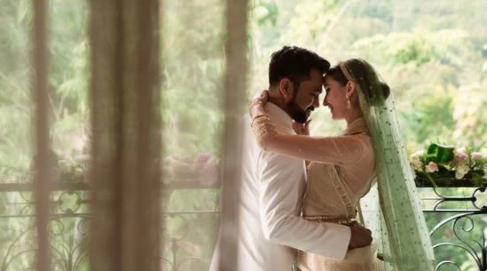 फिल्मकार अली अब्बास जफर ने की शादी, पत्नी के साथ साझा की तस्वीर