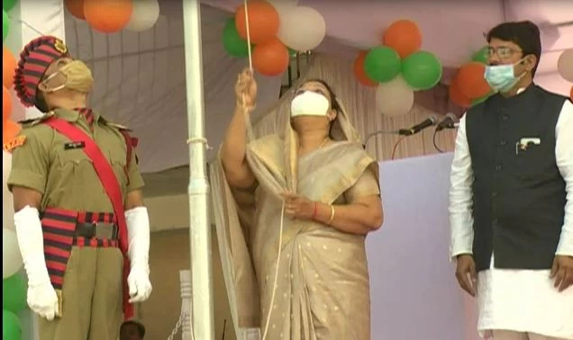 रायगढ़ में मंत्री अनिला भेड़िया ने किया ध्वजारोहण, स्वतंत्रता संग्राम सेनानियों और कोरोना वारियर्स का किया सम्मान