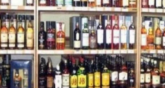 ‘यूपी में आपके मोदी साहेब तो सीधा दारू की दुकानें खुलवा दिए’, शराब की होम डिलीवरी को लेकर केंद्रीय मंत्री के ट्वीट पर कांग्रेस का पलटवार 