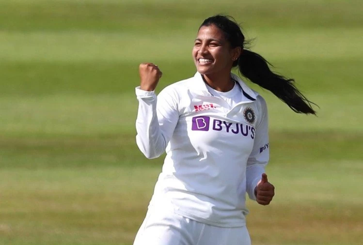 इंग्लैंड में स्नेह राणा ने रचा इतिहास, डेब्यू टेस्ट में ऐसा कारनमा करने वाली पहली भारतीय महिला खिलाड़ी