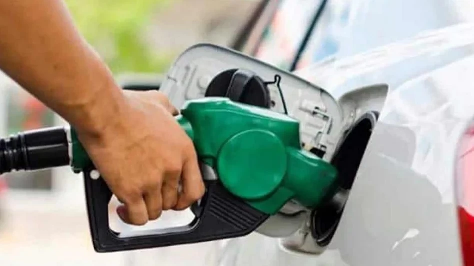 100 रुपए में नहीं 60 रुपए में गाड़ी में भरवा सकेंगे तेल! मोदी सरकार करने जा रही है ये बड़ा ऐलान, कंट्रोल होगा महंगाई