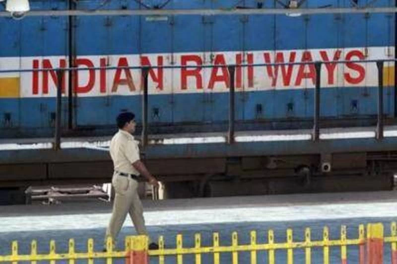भारतीय रेलवे ने 22 जोड़ी स्पेशल ट्रेनों को दिखाई हरी झंडी, देखें ट्रेनों के नाम और समय