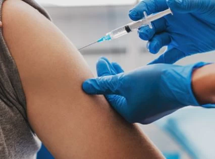 ‘सरकारी कर्मचारियों ने टीका नहीं लगवाया तो अगले माह से वेतन नहीं मिलेगा’, कलेक्टर ने जारी किया आदेश