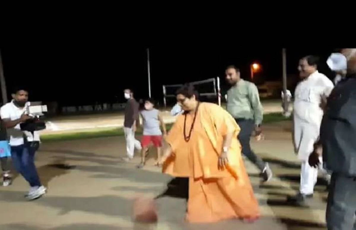 व्हीलचेयर पर दिखने वाली भाजपा सांसद ने खेला बास्केटबॉल, कांग्रेस नेता ने वीडियो शेयर कर कसा तंज