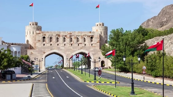 Oman Banned Flights from 24 countries : इस देश ने भारत, पाकिस्तान समेत 24 देशों से उड़ानों पर रोक लगाई, कोरोना के बढ़ते मामलों के चलते लिया फैसला