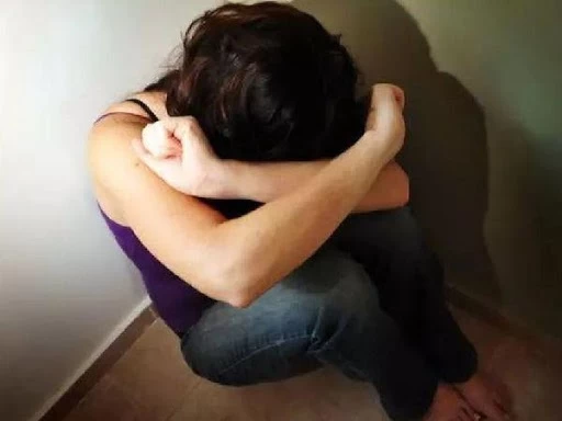 Latest rape case in Mp 2021 : पिता-पुत्र ने पार की दरिंदगी की हदें.. मिलकर बारी-बारी से युवती से किया दुष्कर्म, फिर 60 हजार बेचा